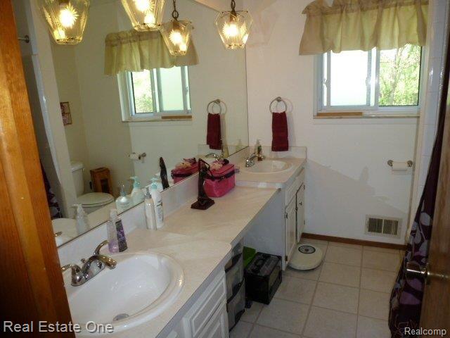 21741 Middlebelt Road New Boston, MI 48164 - Photo 13 of 22 P1010073.JPG