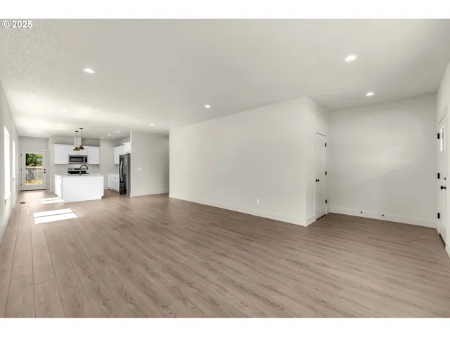 $435,000 | 313 Cap Avenue, Winlock, WA 98596