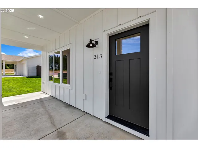 $435,000 | 313 Cap Avenue, Winlock, WA 98596