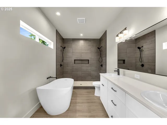 $435,000 | 313 Cap Avenue, Winlock, WA 98596