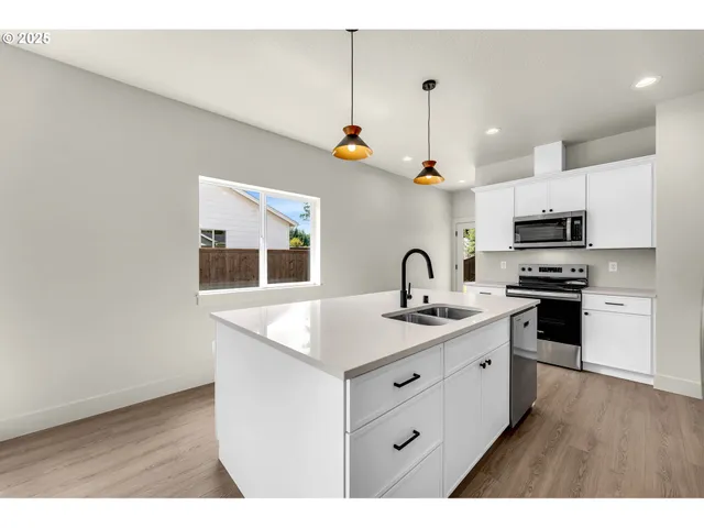 $435,000 | 313 Cap Avenue, Winlock, WA 98596