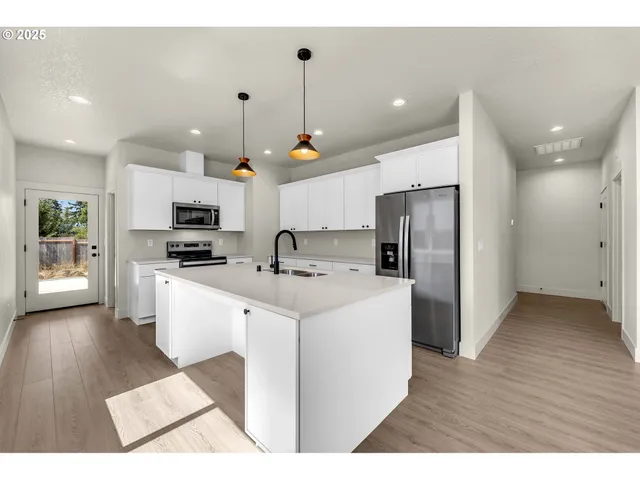 $435,000 | 313 Cap Avenue, Winlock, WA 98596