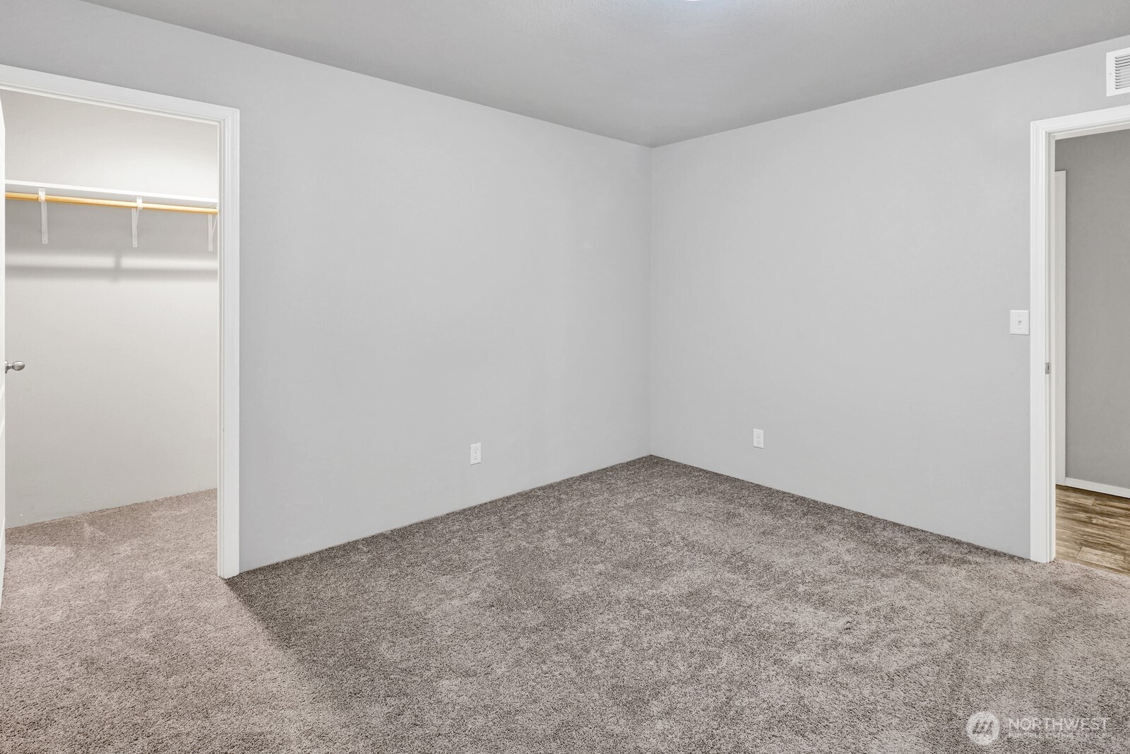 467 Cain Lake Road Sedro-Woolley, WA 98284 - Photo 21 of 28 an empty room with a natural light