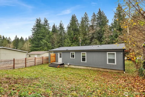 a view of a house with a backyard