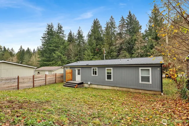 a view of a house with a backyard