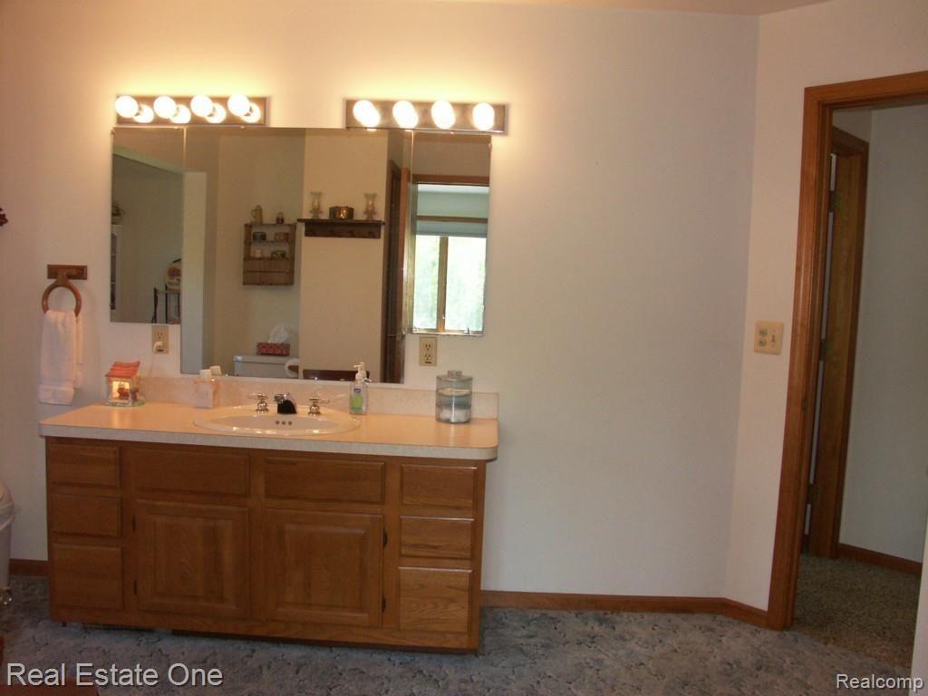 1470 Ranch Road Holly, MI 48442 - Photo 42 of 63 Upper level full bath