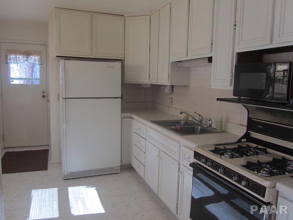 131 Pontiac Road Marquette Heights, IL 61554 - Photo 6 of 15 Gallery Image 6
