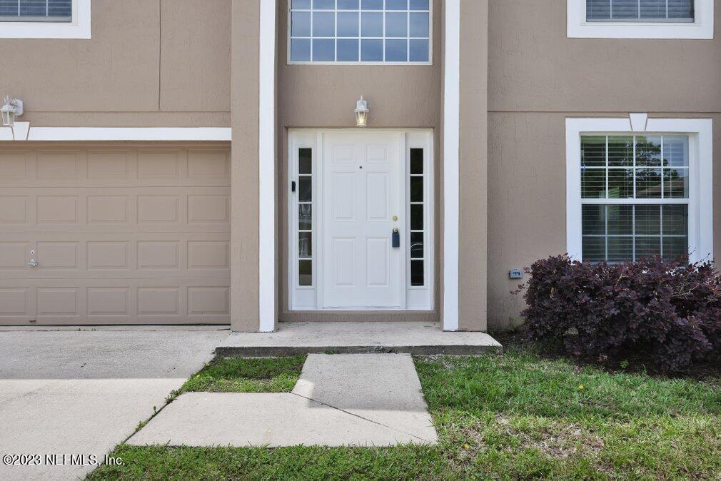 12070 Chester Creek Road Jacksonville, FL 32218 - Photo 5 of 45 a front view of a house with garden