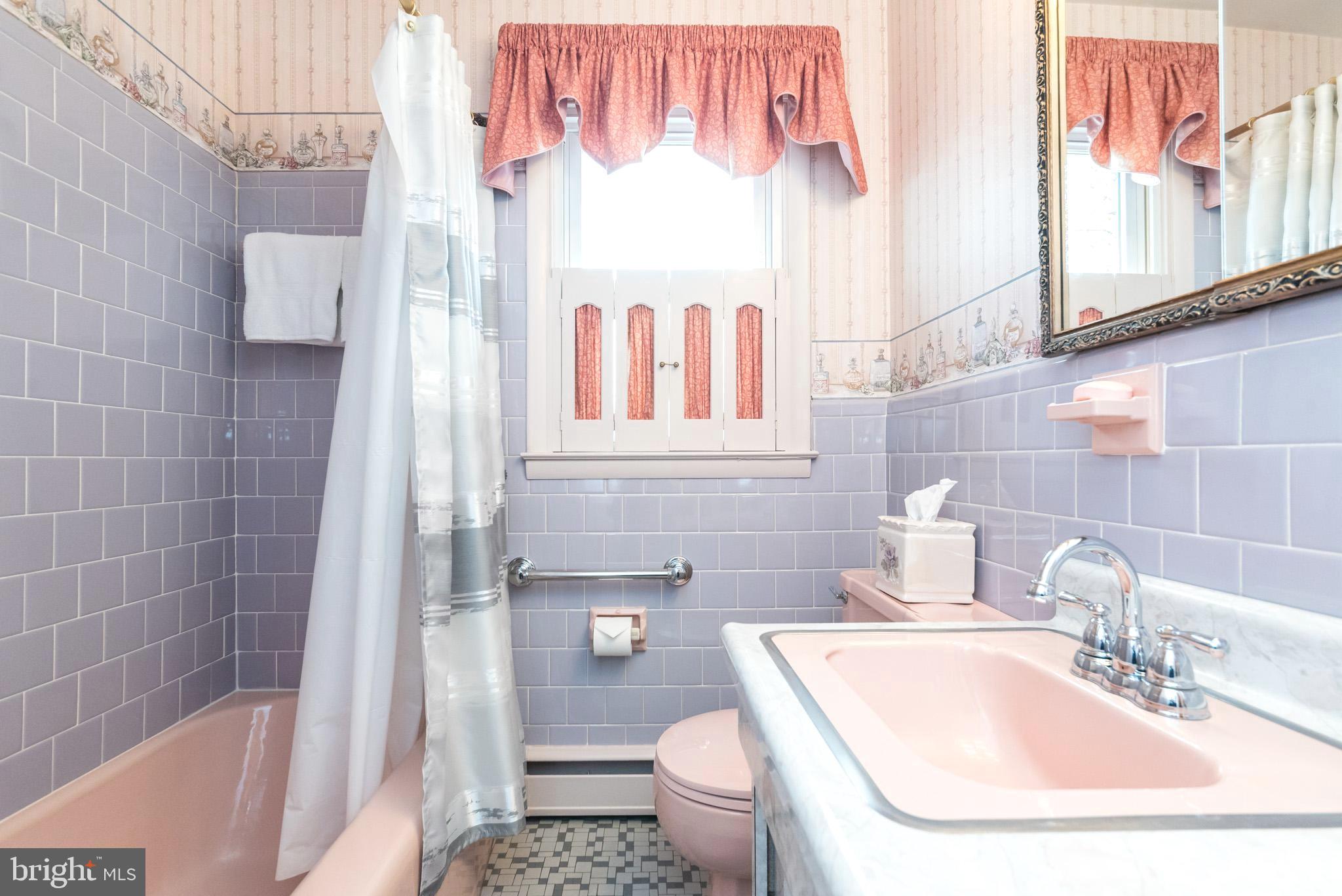 2405 Harwood Road Baltimore, MD 21234 - Photo 19 of 34 MAIN LEVEL BATH/CLEAN AS A WHISTLE
