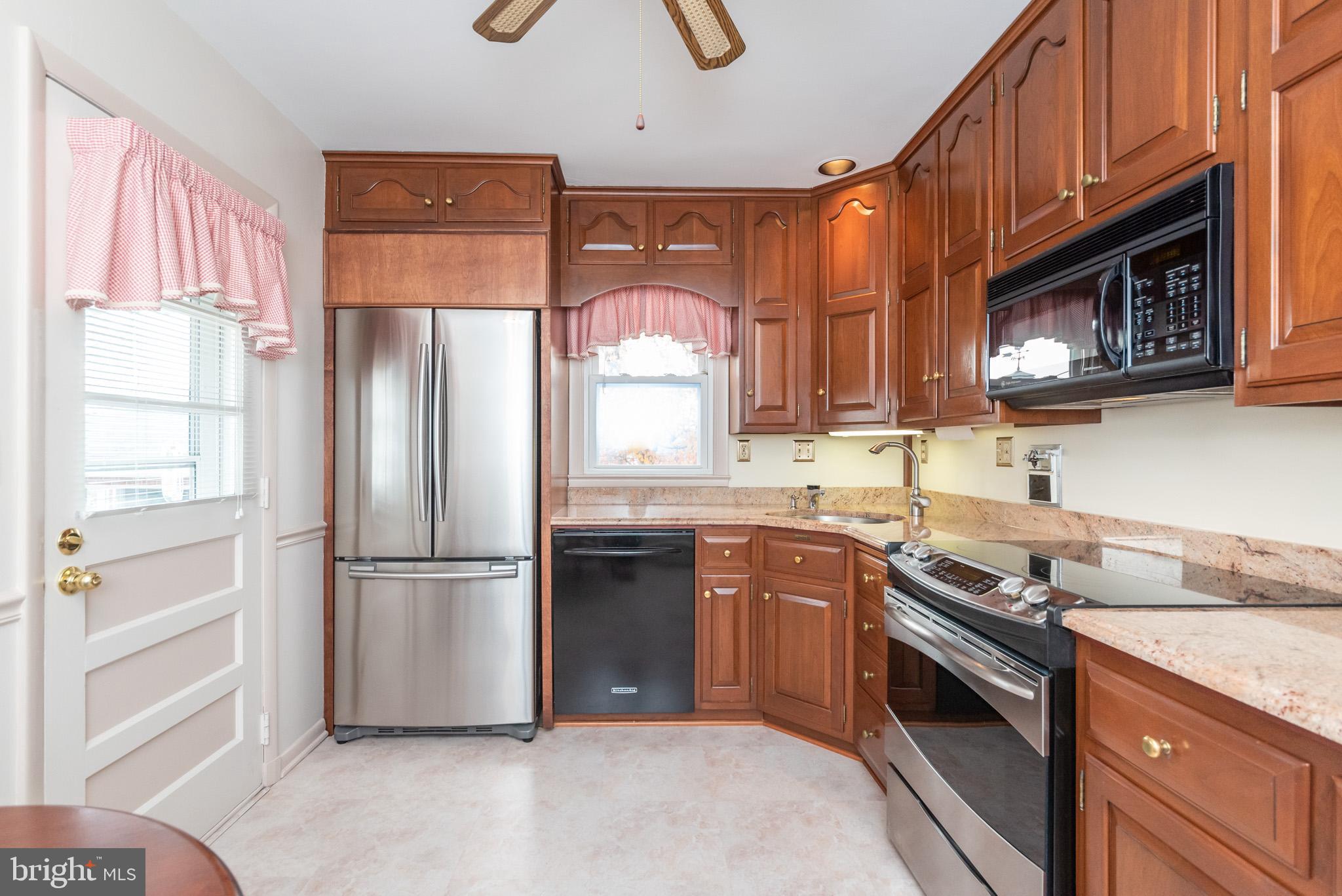 2405 Harwood Road Baltimore, MD 21234 - Photo 9 of 34 TONS OF CABINET/COUNTER SPACE