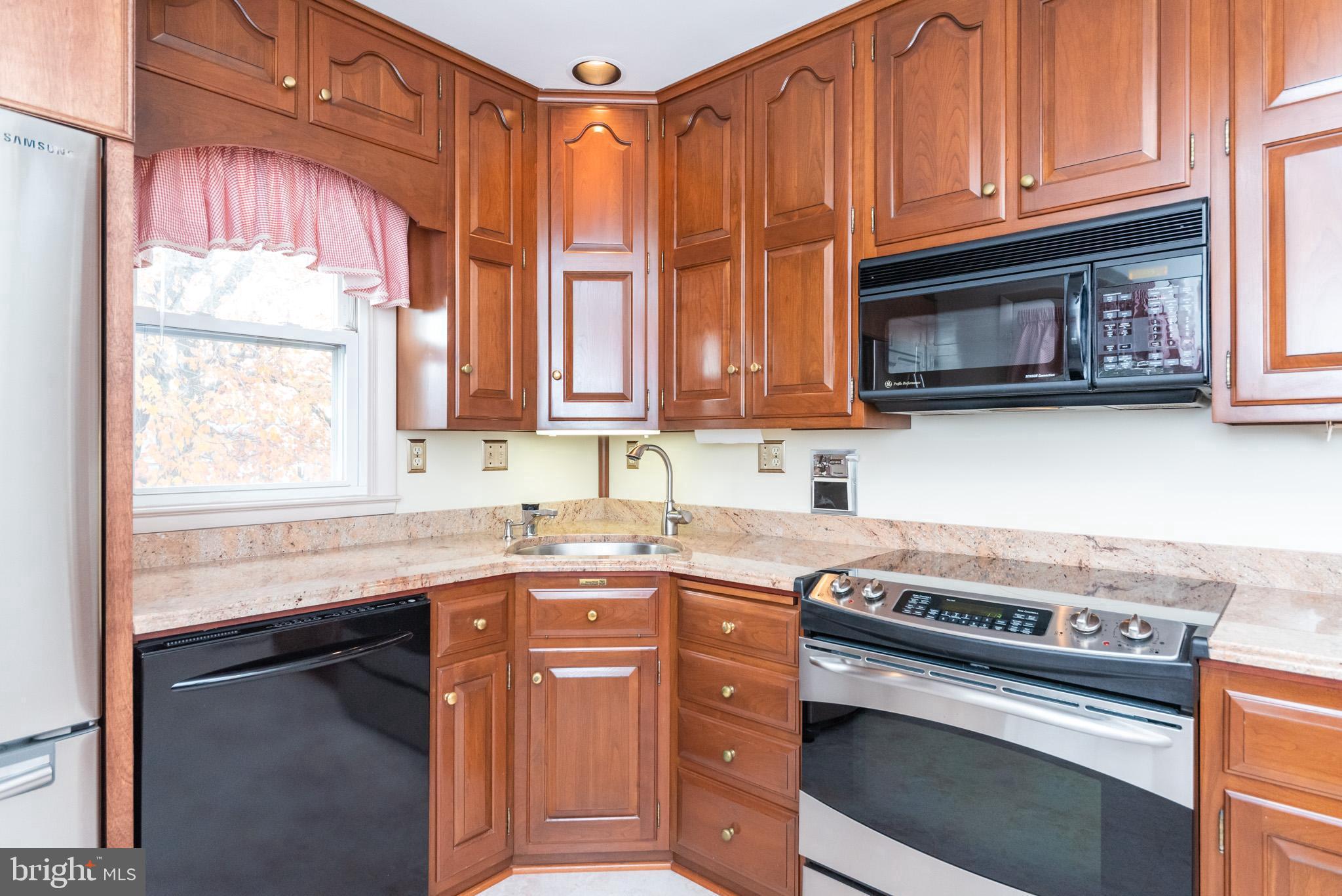 2405 Harwood Road Baltimore, MD 21234 - Photo 10 of 34 TASTEFULLY UPDATED KITCHEN