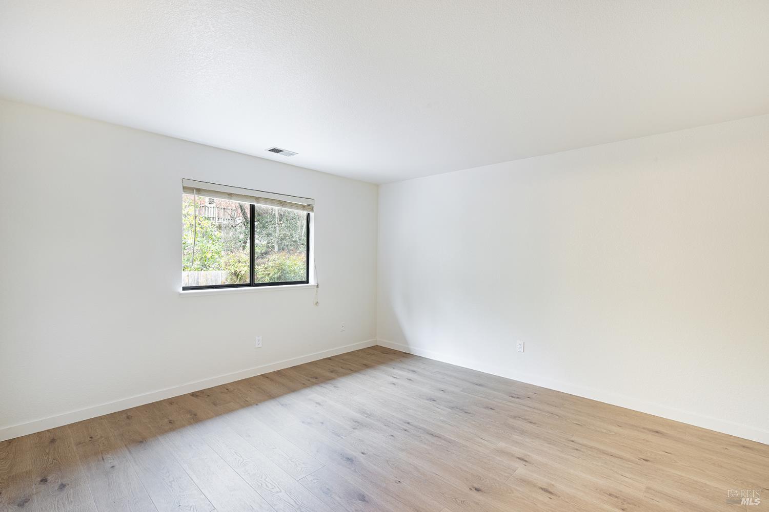 843 Falcon Way Healdsburg, CA 95448 - Photo 15 of 29 Secondary bedroom