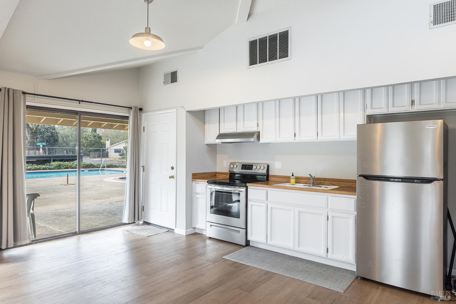 843 Falcon Way Healdsburg, CA 95448 - Photo 27 of 29 Updated appliances/New flooring in Club House