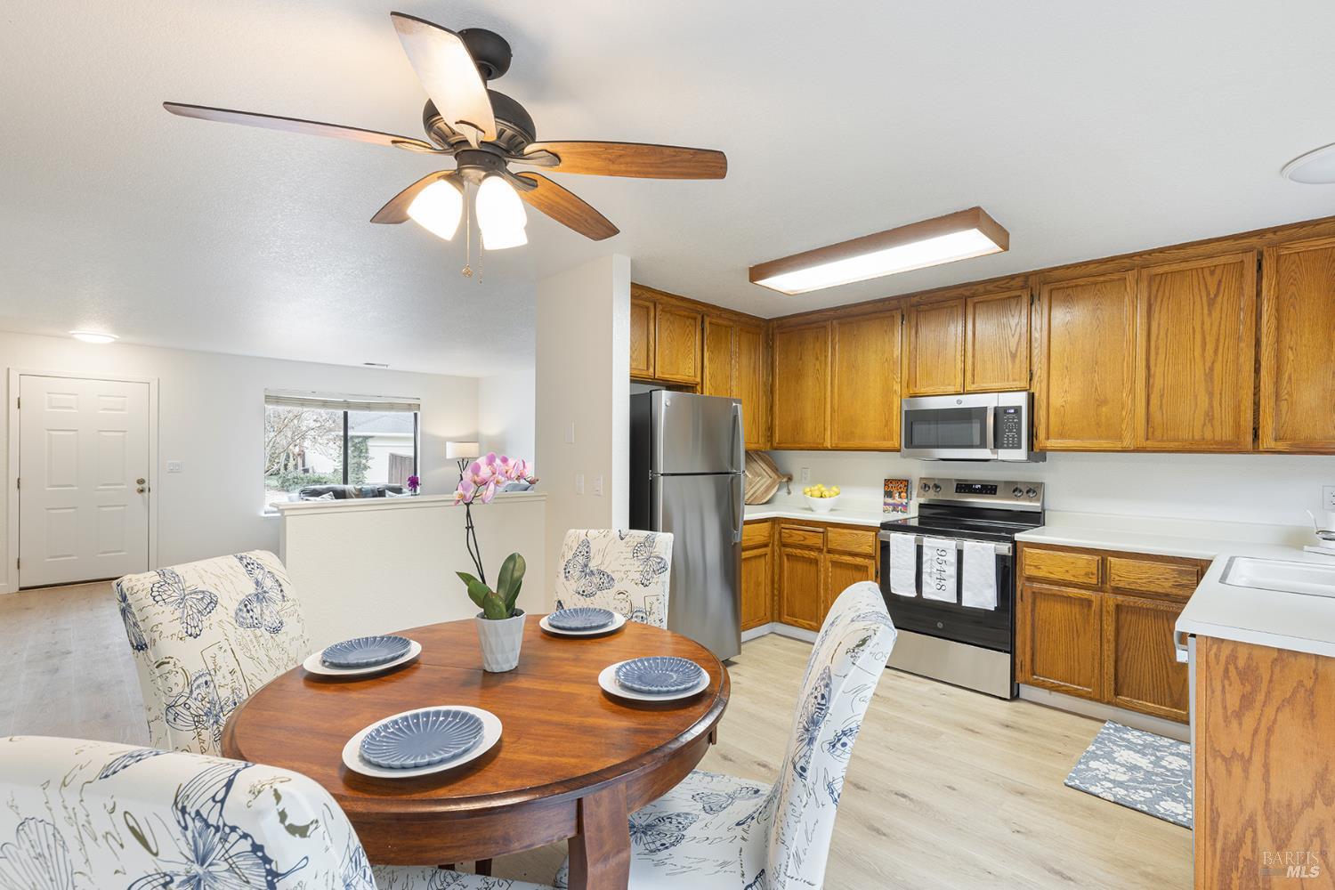 843 Falcon Way Healdsburg, CA 95448 - Photo 5 of 29 All new stainless steel appliances