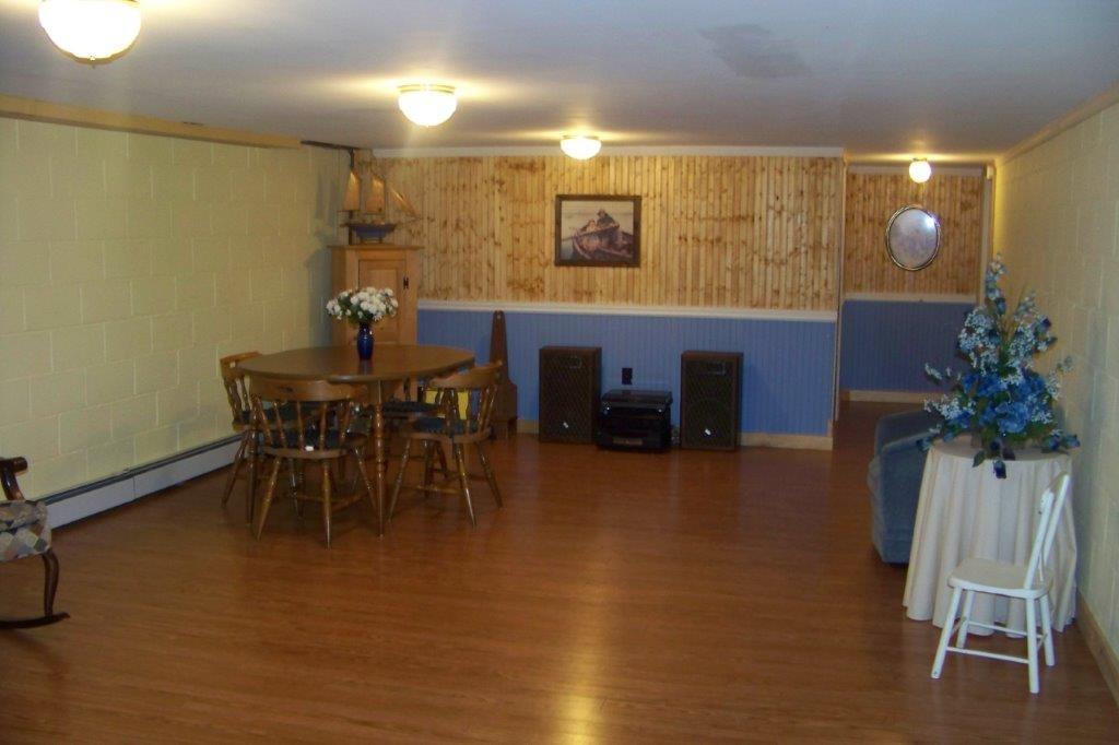 5 Green Street Springvale, ME 04083 - Photo 29 of 34 Large Family room