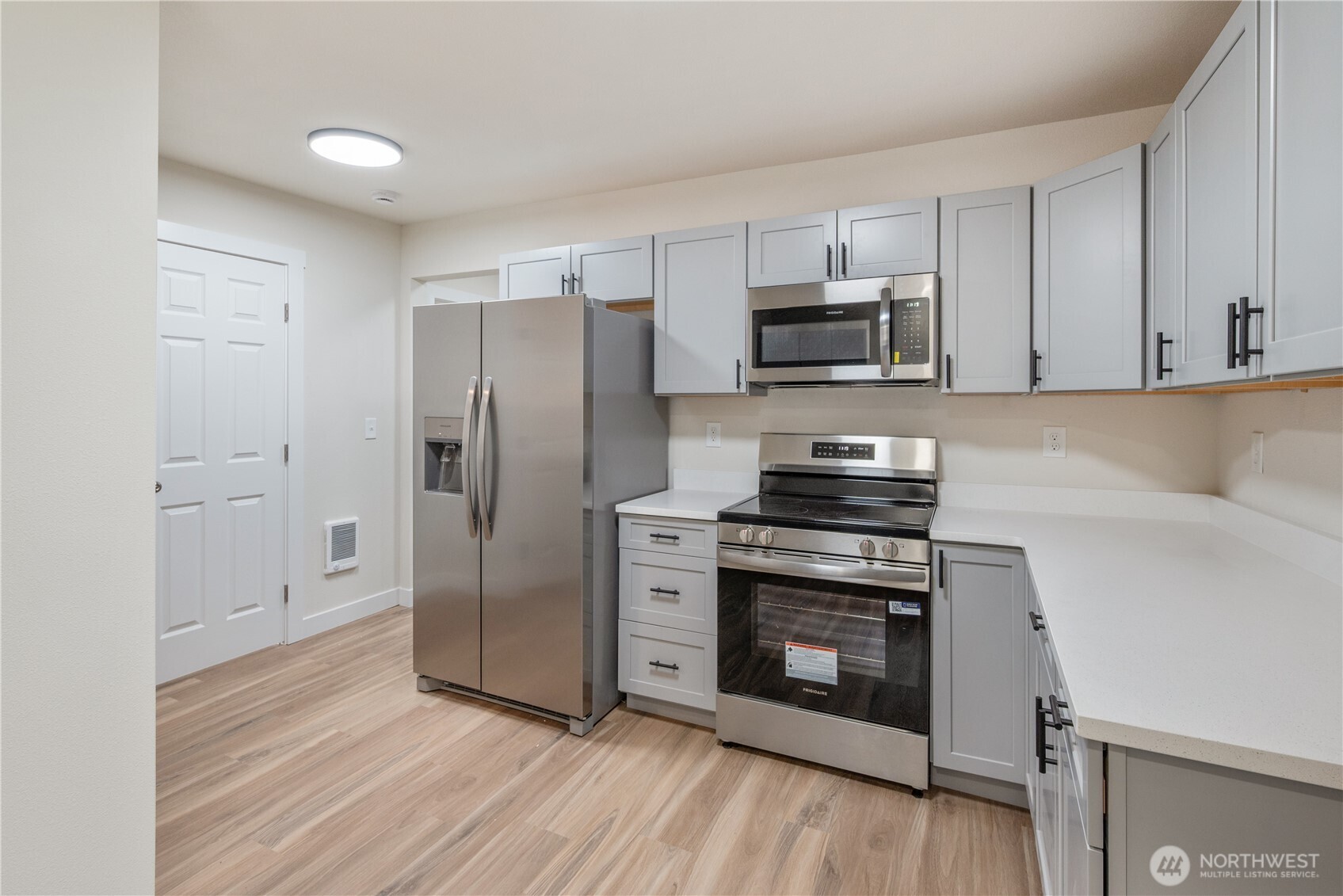 288 21st Avenue Longview, WA 98632 - Photo 7 of 22 a kitchen with stainless steel appliances granite countertop a stove a refrigerator and a microwave