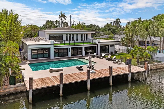 a view of houses with a lake view