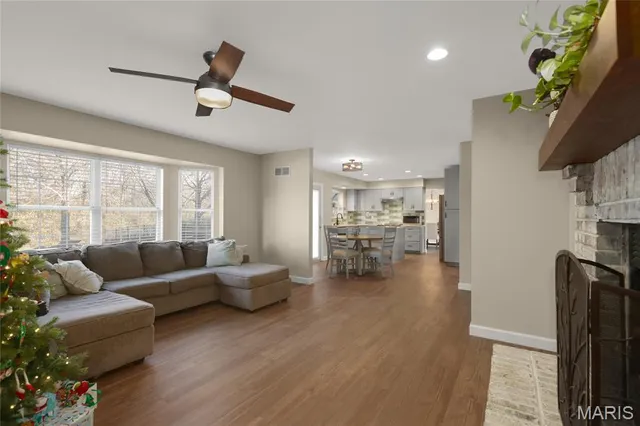 $399,900 | 2835 Belle Terre Court, St. Louis, MO 63129