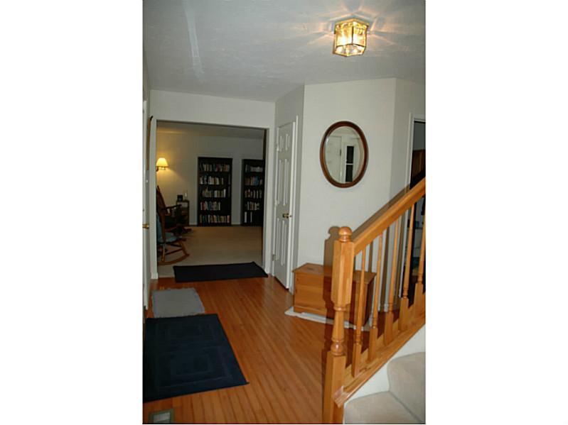 193 Lori Road Gibsonia, PA 15044 - Photo 3 of 25 Entry/Foyer.