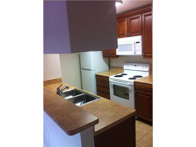 460 South Park Road, Unit 201 Hollywood, FL 33021 - Photo 4 of 12 Exterior Front