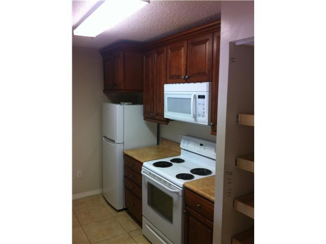 460 South Park Road, Unit 201 Hollywood, FL 33021 - Photo 6 of 12 Exterior Front