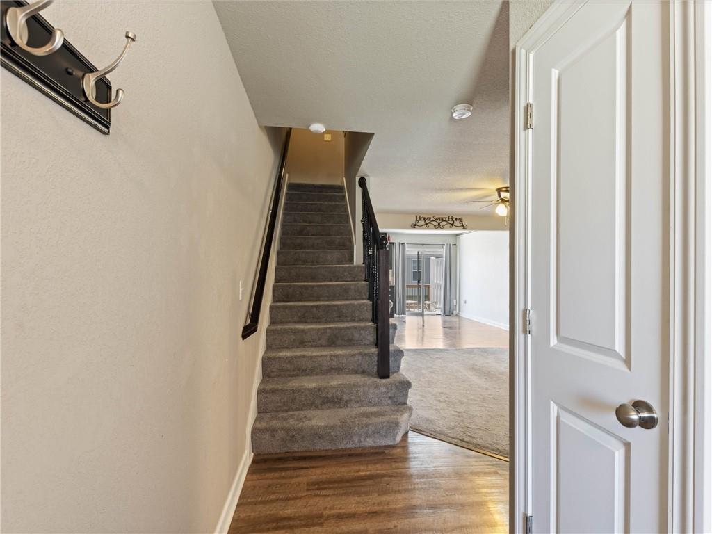 213 North Pointe Lane Raymore, MO 64083 - Photo 3 of 30