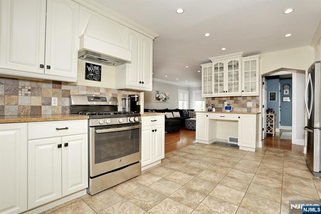 117 Roxbury Road Dumont, NJ 07628 - Photo 11 of 49