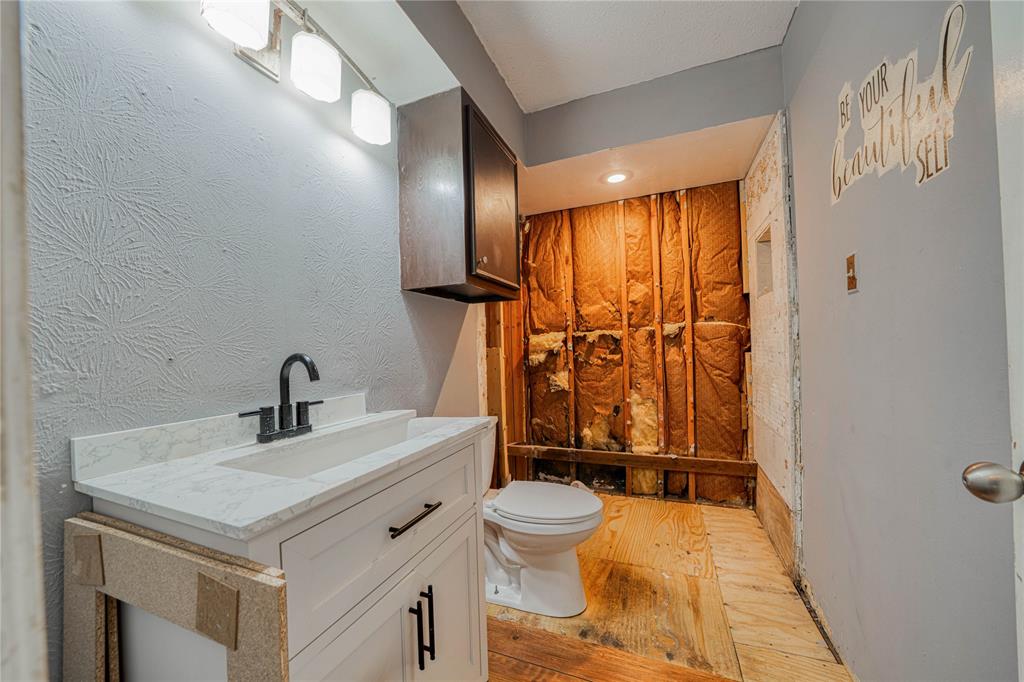 1006 Rikkity Lane Mount Pleasant, TX 75455 - Photo 22 of 39 a bathroom with a sink toilet and shower
