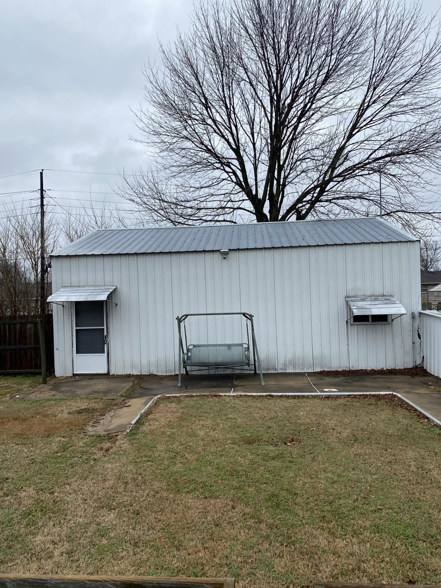 570 Dillard Street Ridgely, TN 38080 - Photo 3 of 10 a backyard of a house