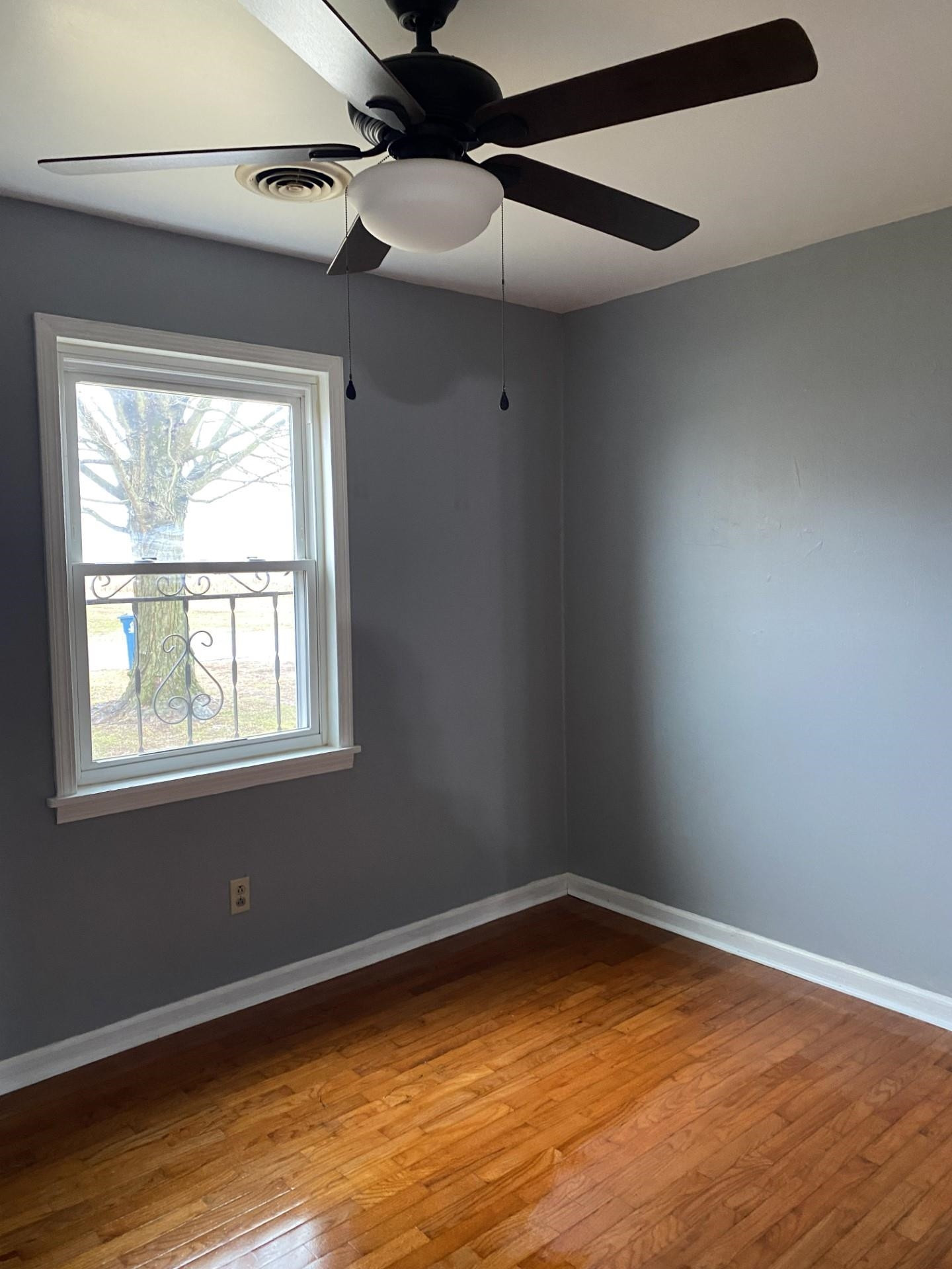 570 Dillard Street Ridgely, TN 38080 - Photo 4 of 10 a view of an empty room with wooden floor and a window
