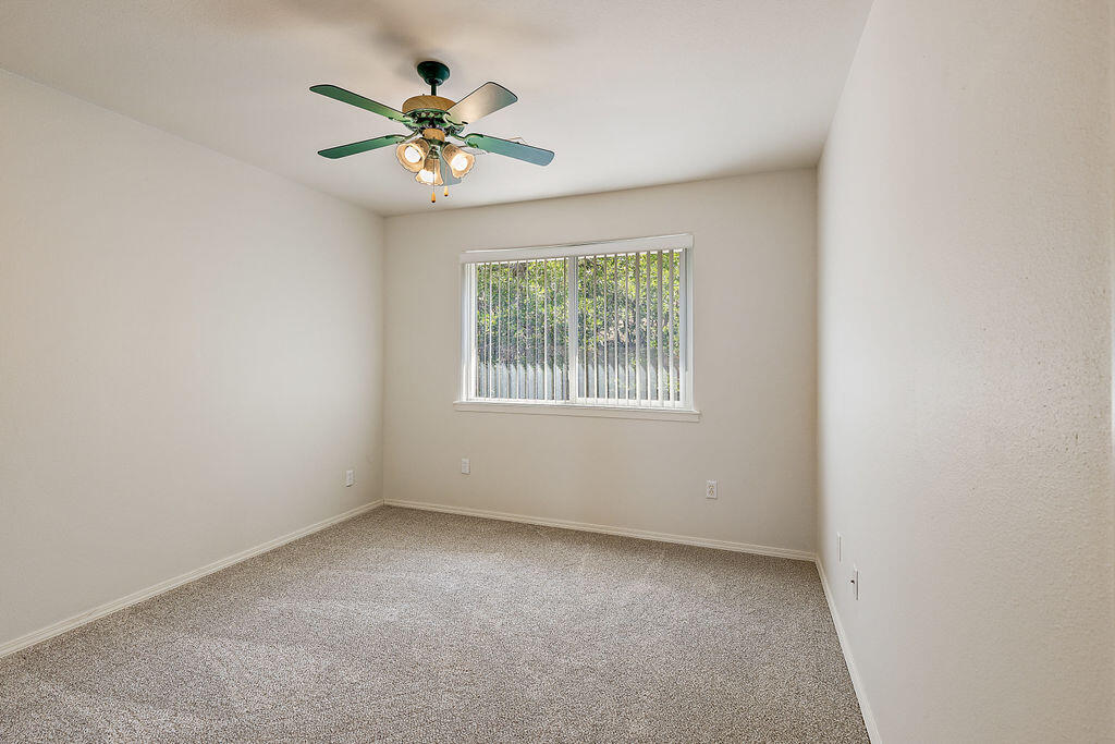 4096 North Roxy Drive Medford, OR 97504 - Photo 43 of 62 41