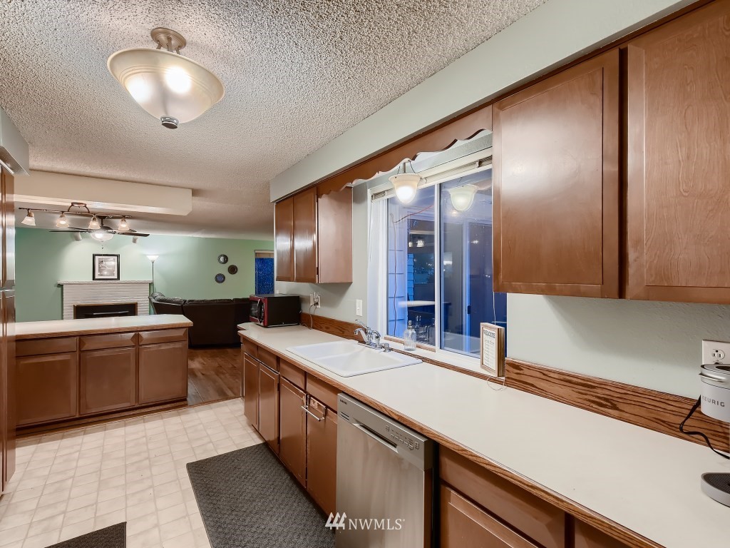 3921 Southwest 321st Street Federal Way, WA 98023 - Photo 9 of 26 Gallery Image 9