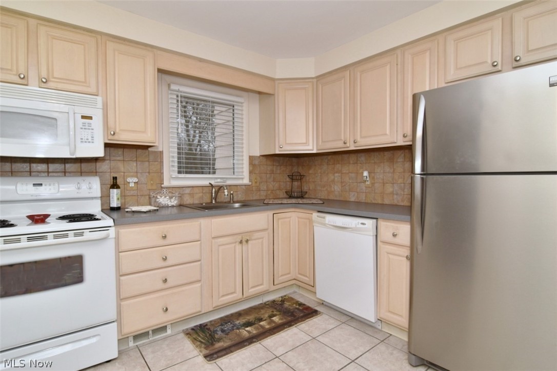6419 Longridge Road Cleveland, OH 44124 - Photo 12 of 38