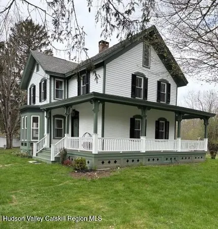 $828,000 | 23 Frog Alley, Old Chatham, NY 12136