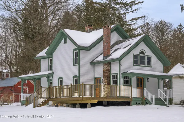 $828,000 | 23 Frog Alley, Old Chatham, NY 12136