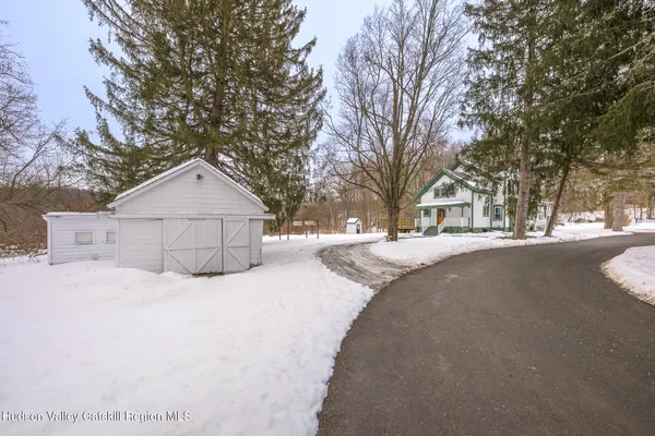 $828,000 | 23 Frog Alley, Old Chatham, NY 12136