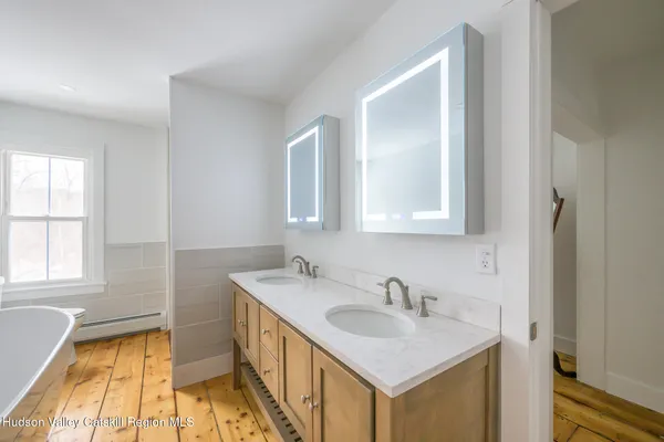 $828,000 | 23 Frog Alley, Old Chatham, NY 12136