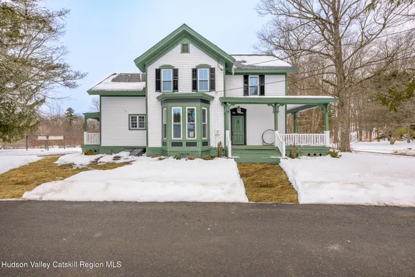 $828,000 | 23 Frog Alley, Old Chatham, NY 12136