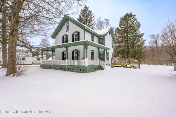 $828,000 | 23 Frog Alley, Old Chatham, NY 12136