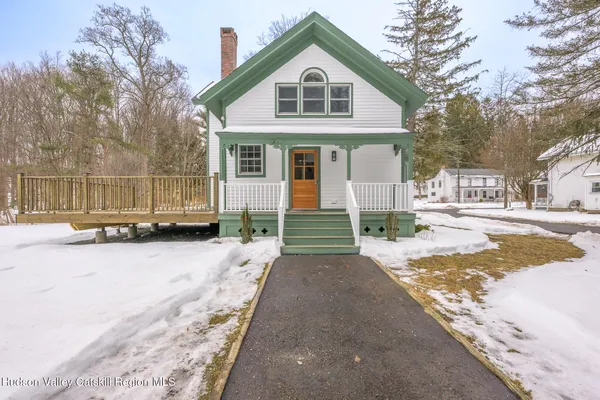 $828,000 | 23 Frog Alley, Old Chatham, NY 12136