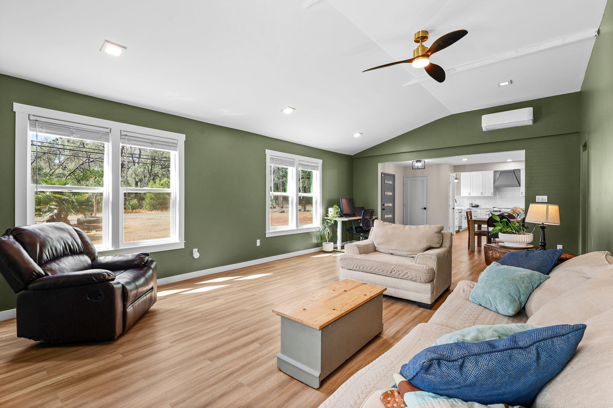 7128 Happy Valley Road Anderson, CA 96007 - Photo 6 of 48 Trendy Features