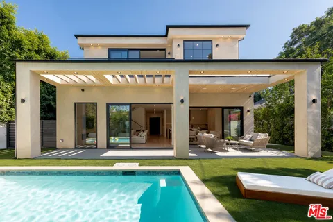 $2,400,000 | 17811 Collins Street, Encino, CA 91316