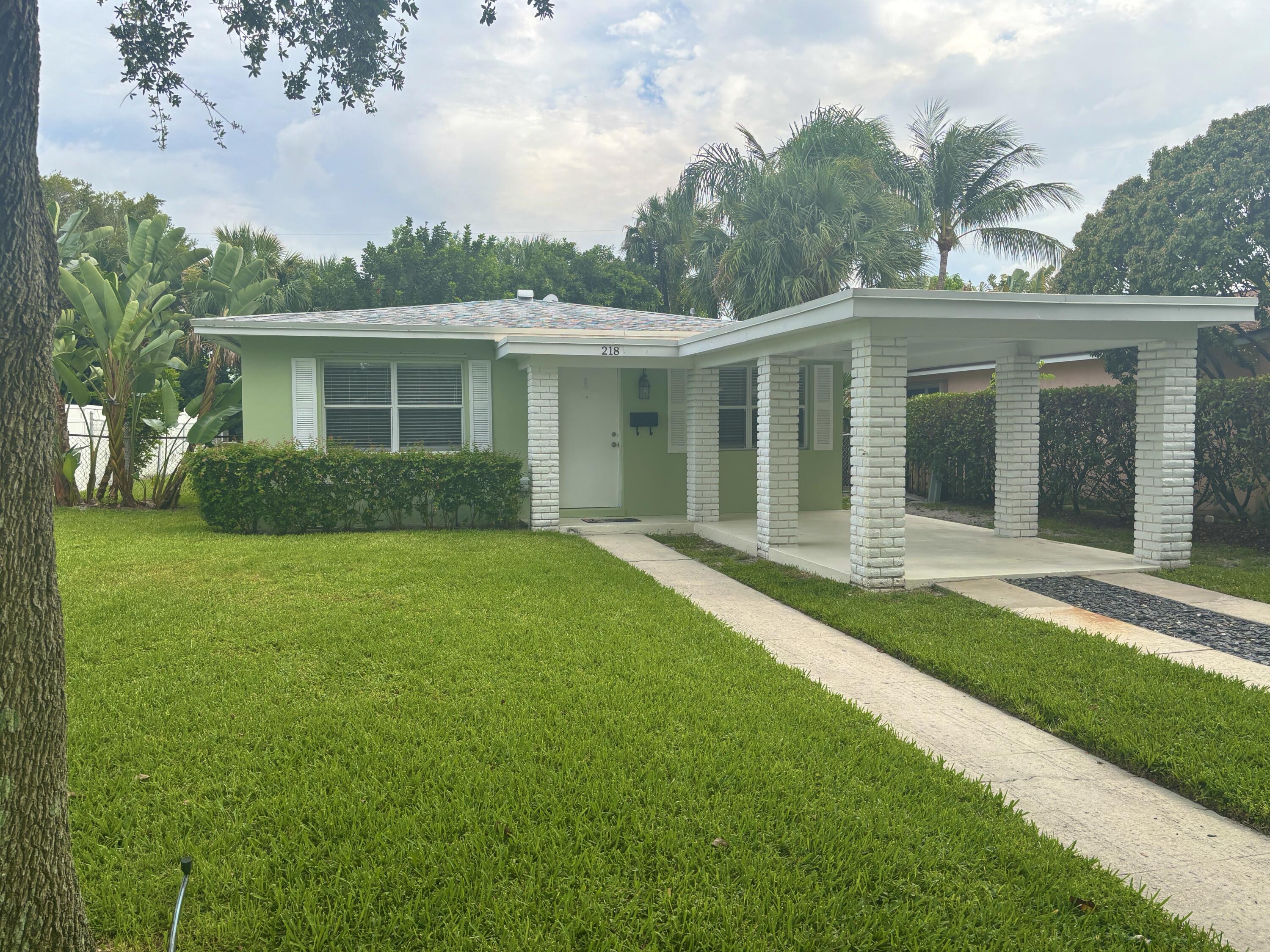 218 Seville Road West Palm Beach, FL 33405 - Photo 2 of 17 IMG_2358