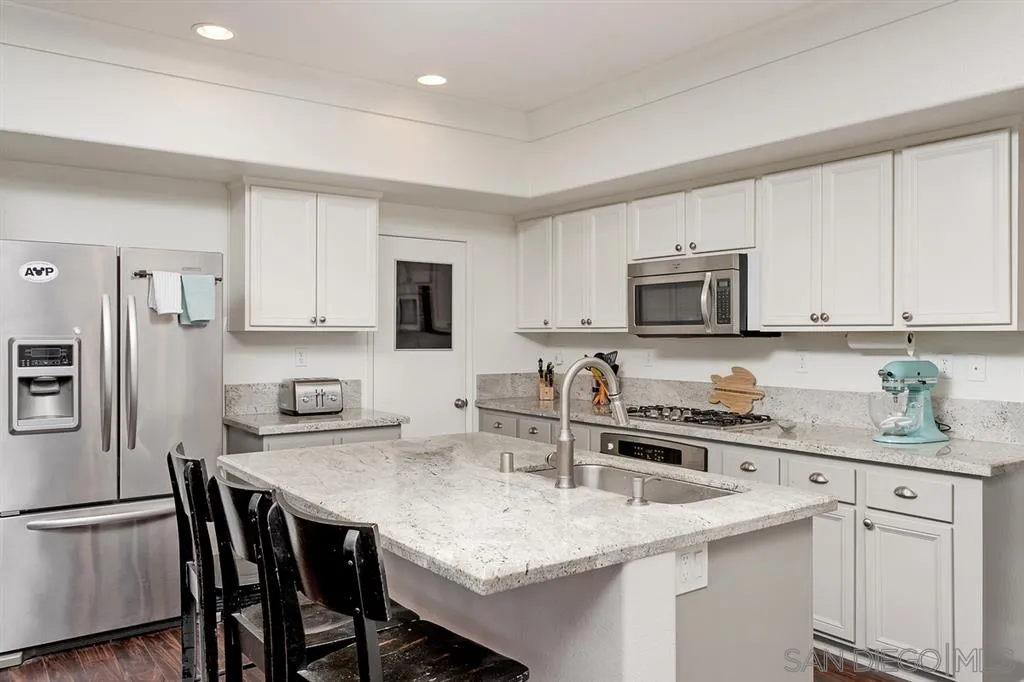 1039 Greenway Road Oceanside, CA 92057 - Photo 8 of 25 Gallery Image 8