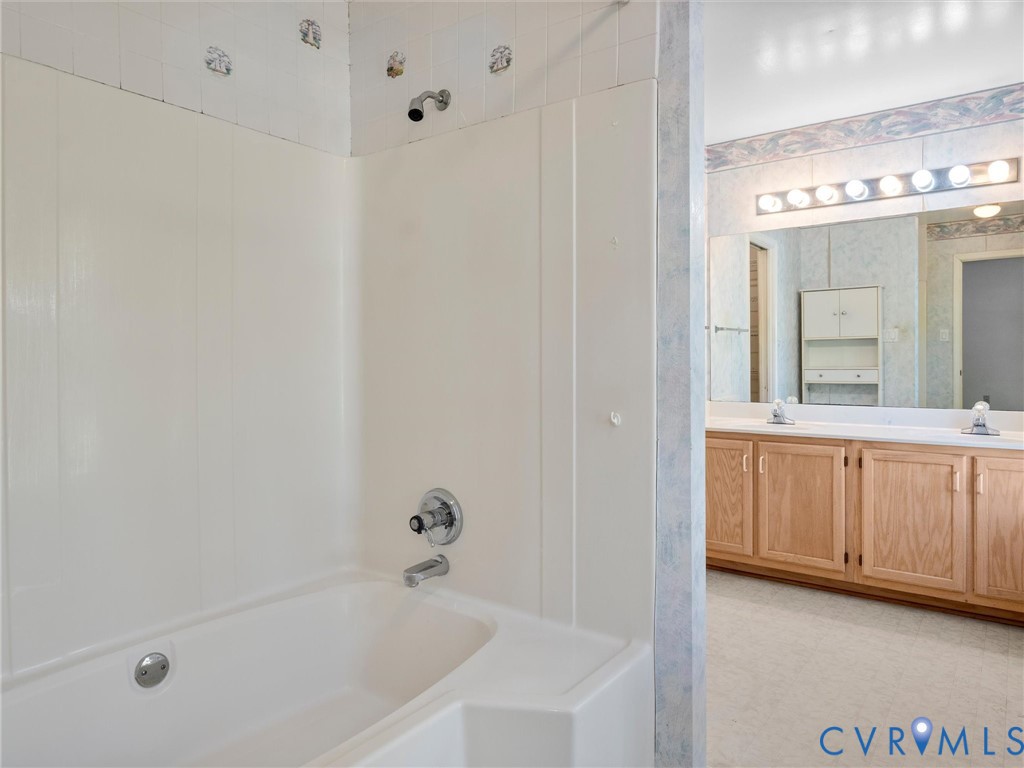 10713 Hamlin Way Chester, VA 23831 - Photo 31 of 49 Primary en-suite bath featuring a tub/shower combi