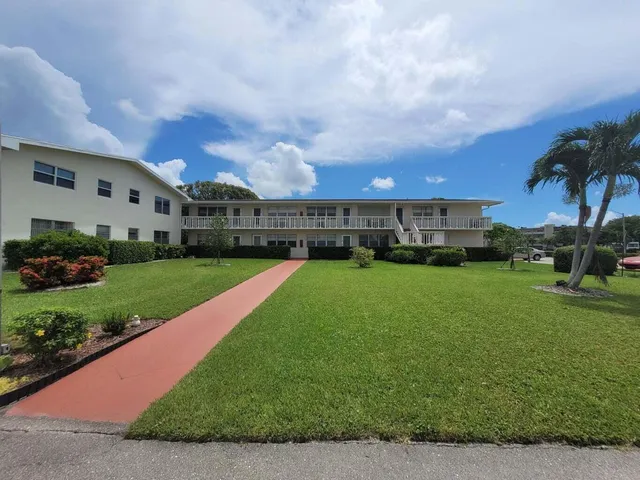 $1,900 | 3 Berkshire A, West Palm Beach, FL 33417