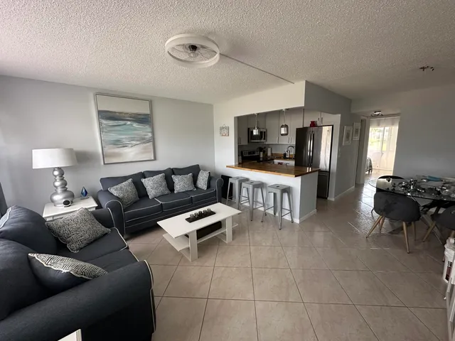 $1,900 | 3 Berkshire A, West Palm Beach, FL 33417