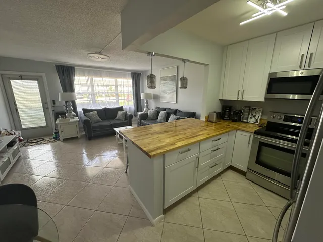 $1,900 | 3 Berkshire A, West Palm Beach, FL 33417