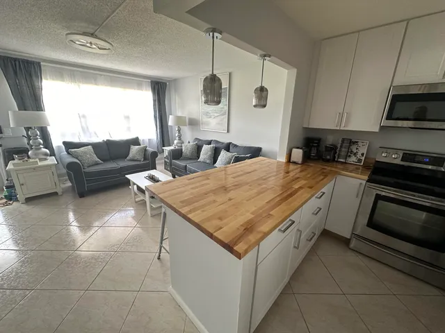 $1,900 | 3 Berkshire A, West Palm Beach, FL 33417