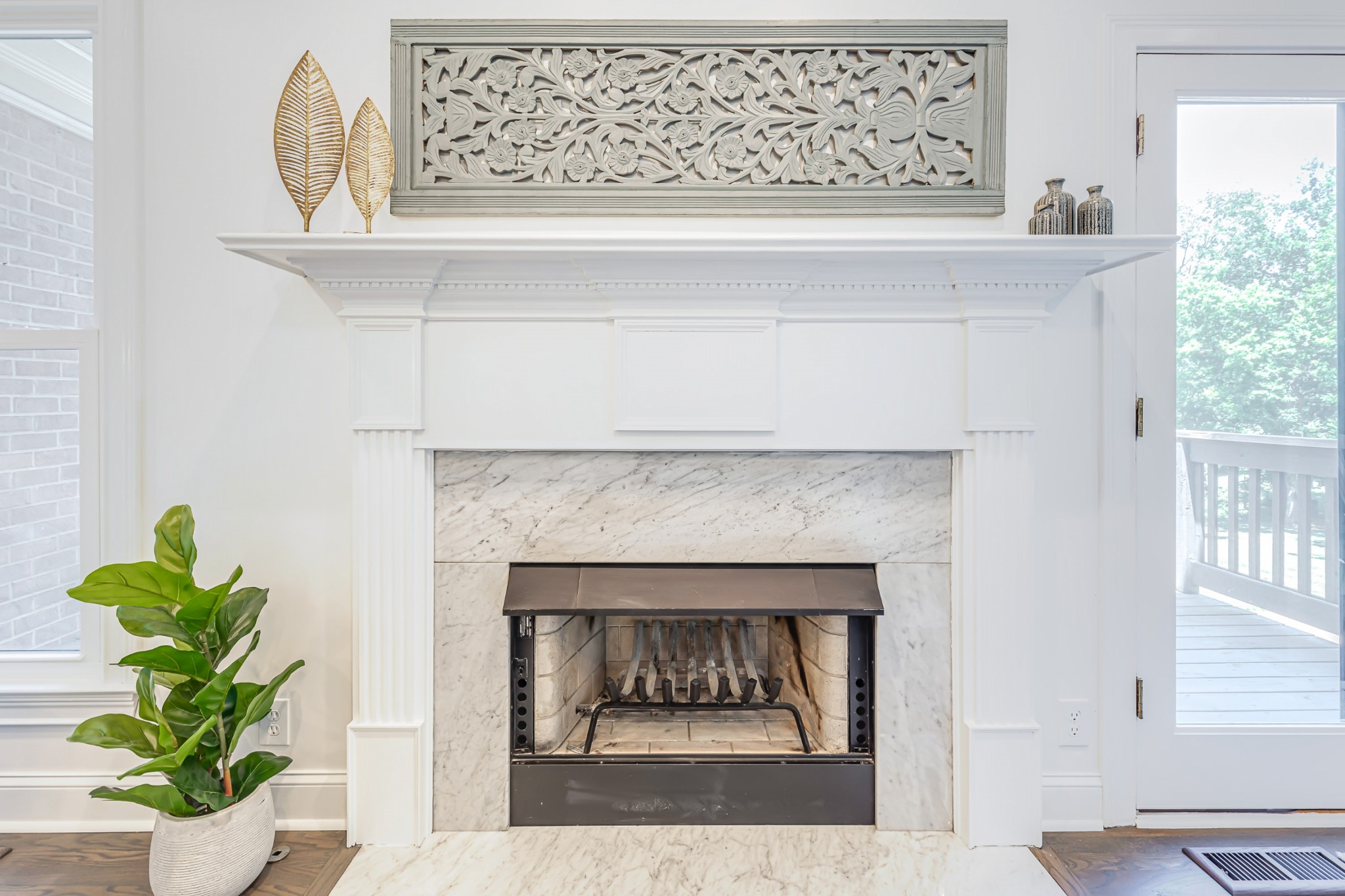 8204 Alamo Road Brentwood, TN 37027 - Photo 9 of 41 a white building with a potted plant on top of it